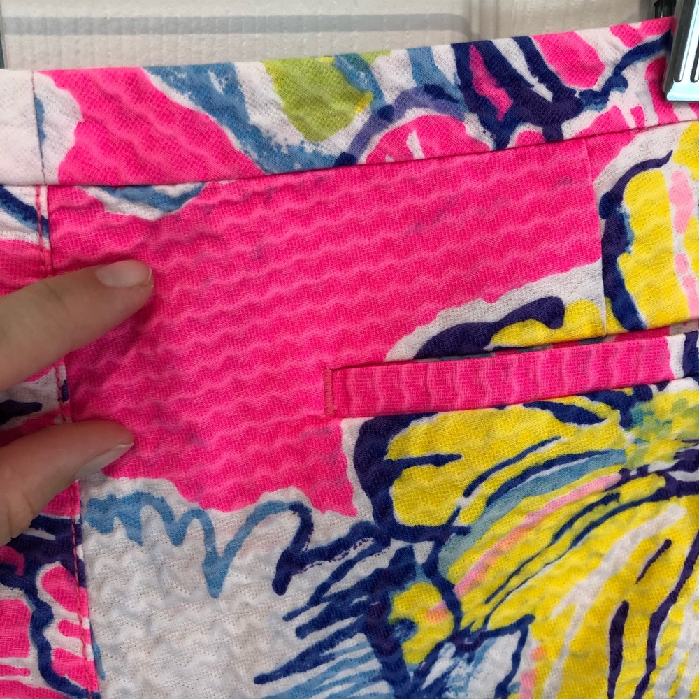 Sold Lilly Pulitzer Adie Short Swept by the Tides - Picture 7 of 7
